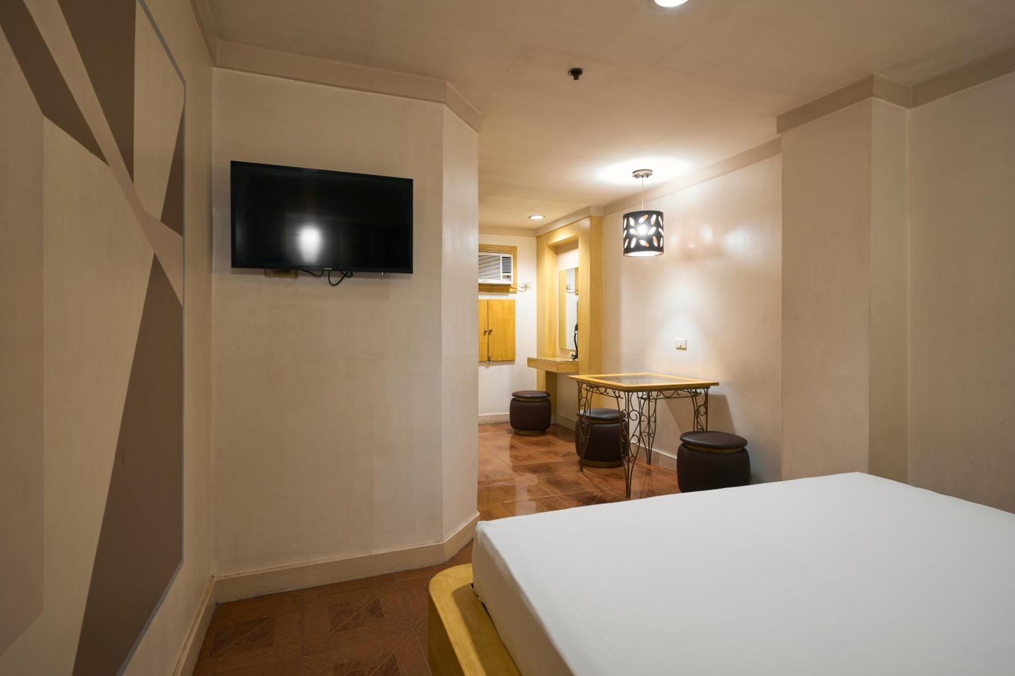 Victoria Court Malabon Hotel Valenzuela Bagian luar foto