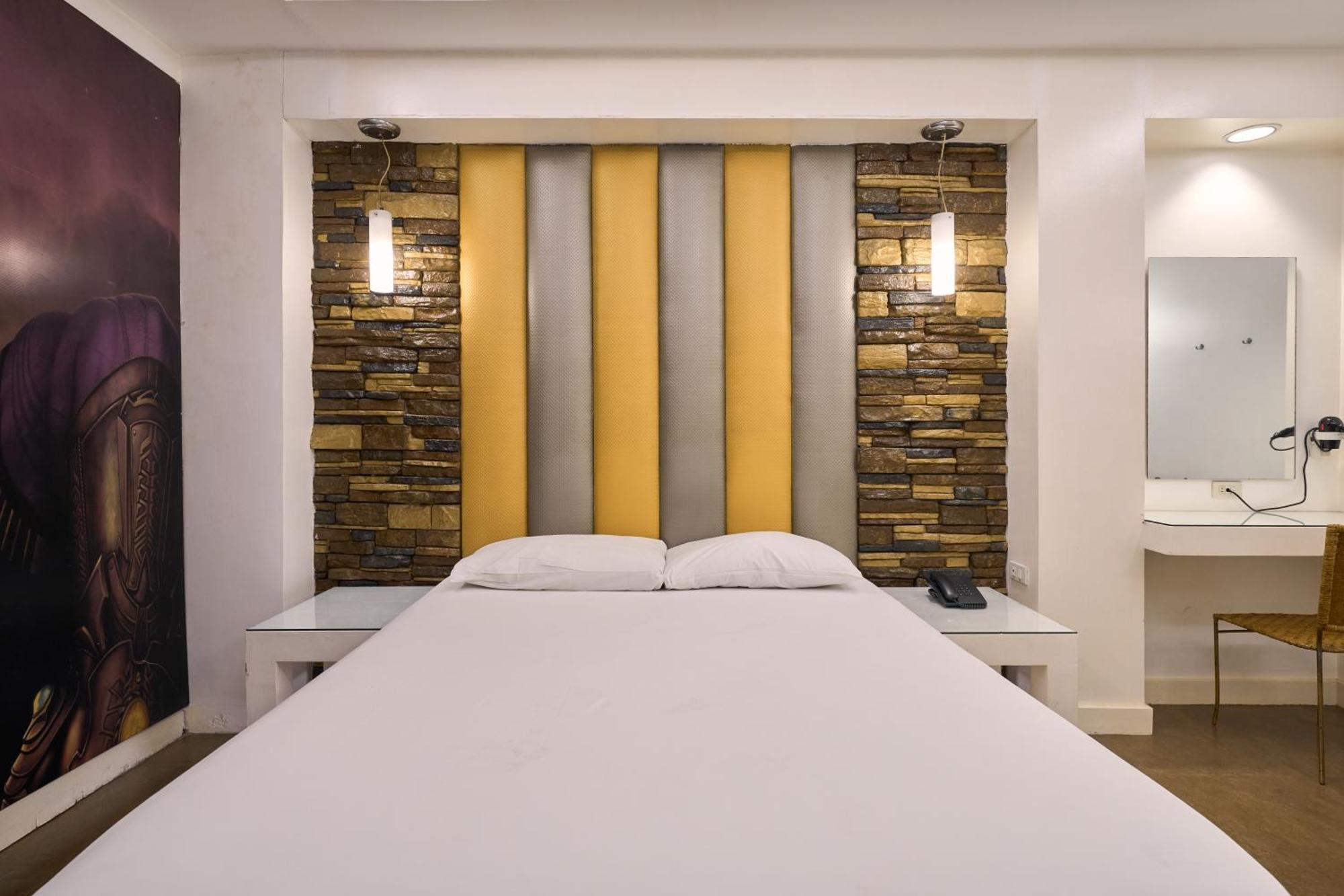Victoria Court Malabon Hotel Valenzuela Bagian luar foto