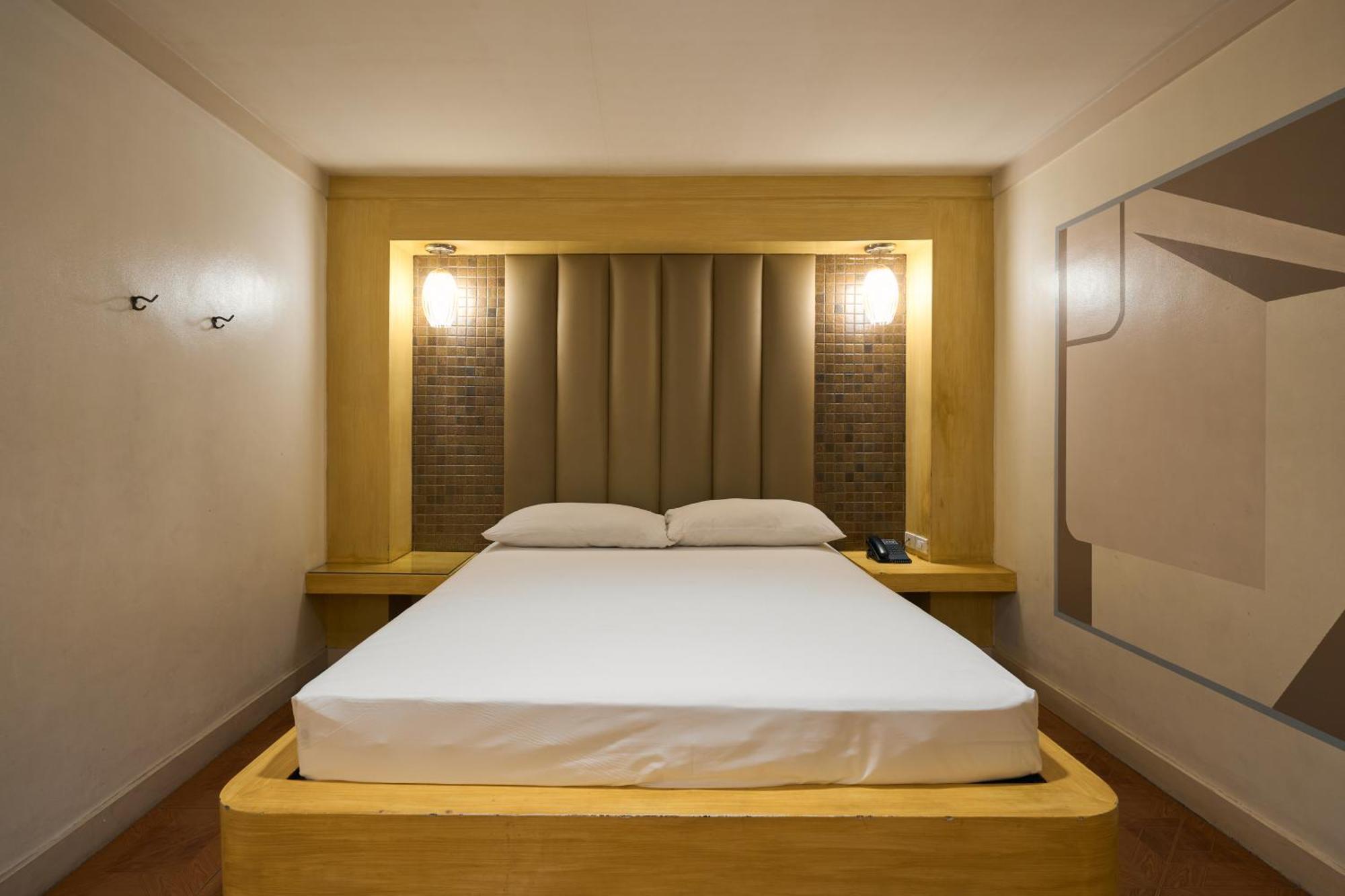 Victoria Court Malabon Hotel Valenzuela Bagian luar foto